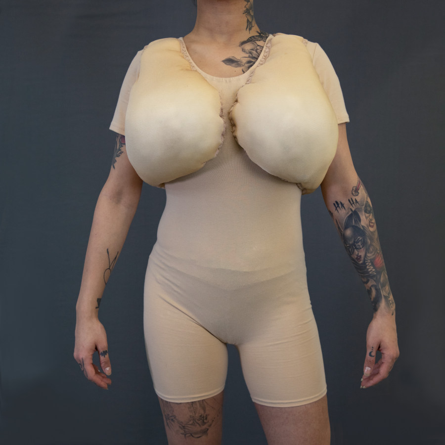 Große Brüste R_LB1